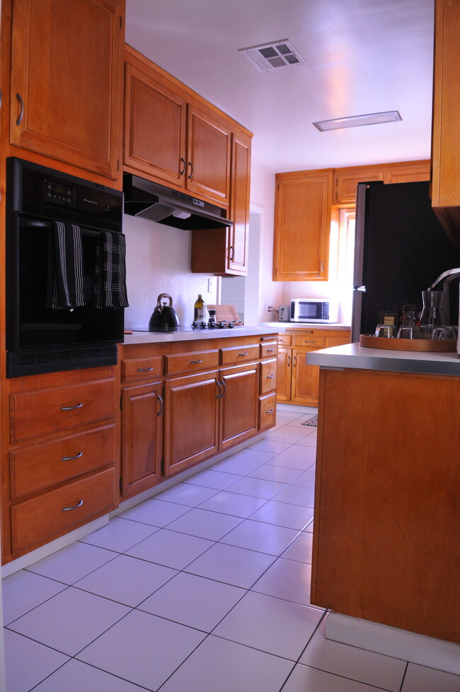 Kitchen - 4927 Forman Ave