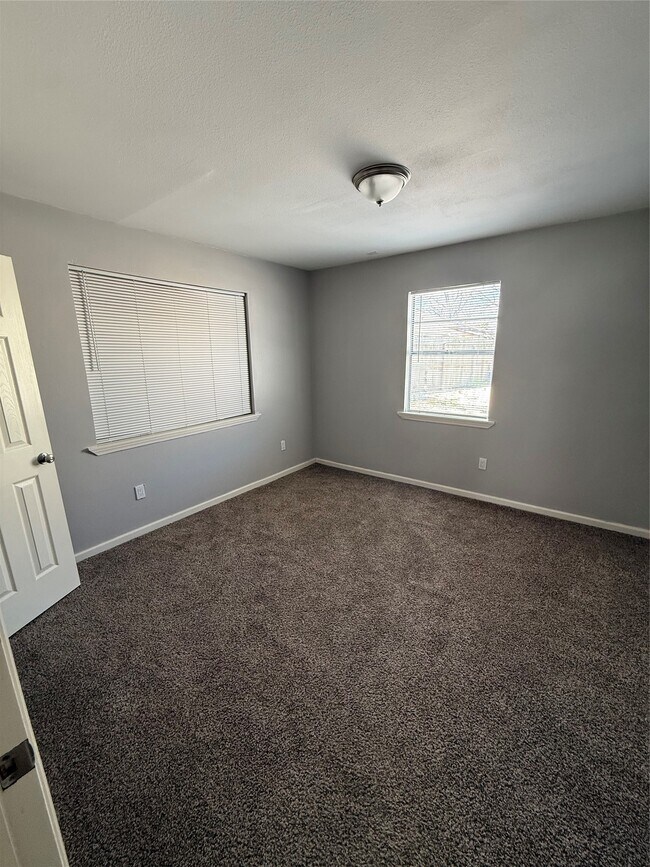 Building Photo - 4315 Chapman St