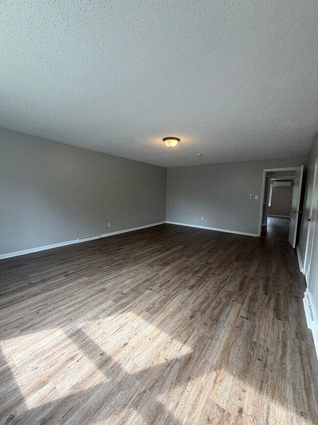 Building Photo - 196 Perkinsville Dr