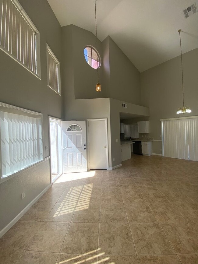 Building Photo - AMERICANA Property Mgmt - Remodeled 2 stor...