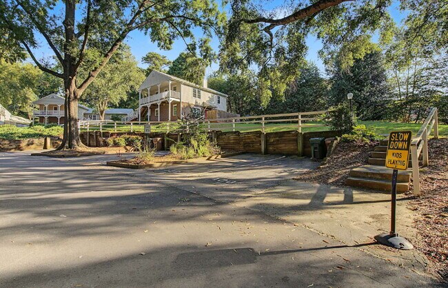 Building Photo - 2-Bedroom Condo Retreat in the Heart of Cary!
