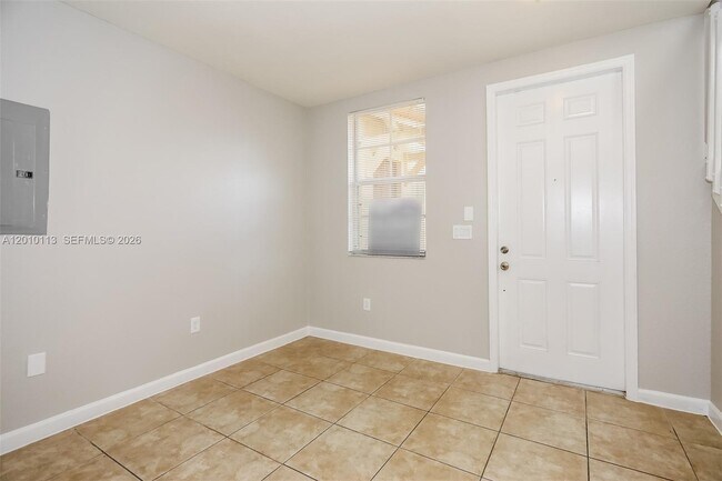 Building Photo - 1495 NE 33rd Ave