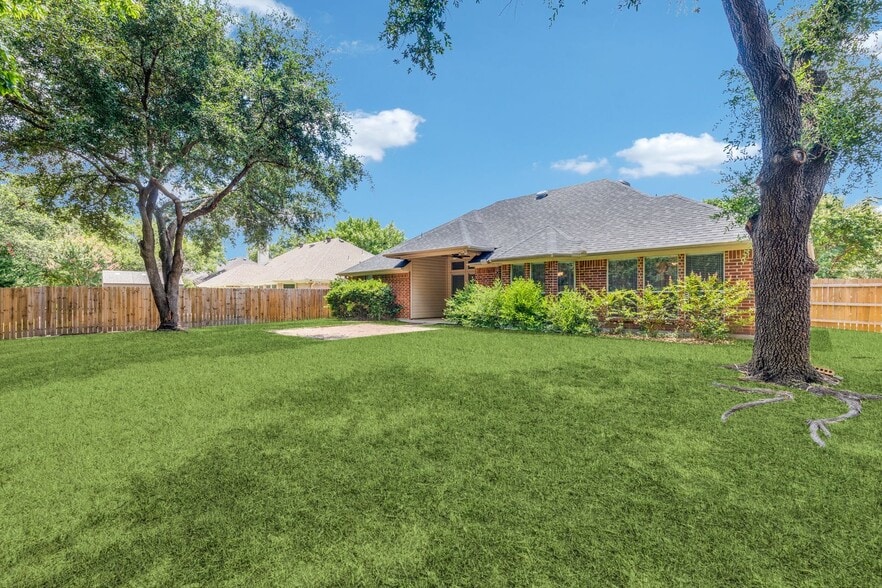 Building Photo - 1523 Wayside Dr