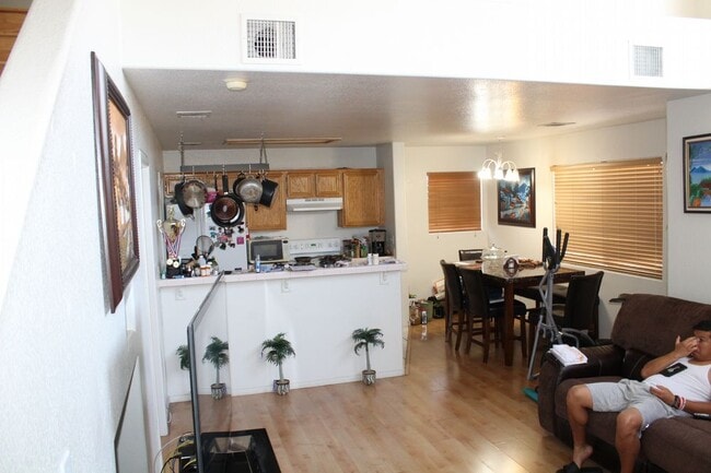 Building Photo - SUMMERLIN TOWNHOUSE - CORNER LOT
