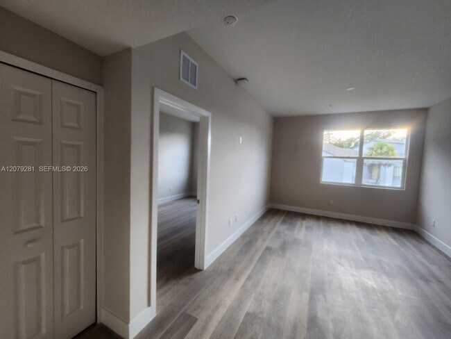 Building Photo - 4424 S Texas Ave