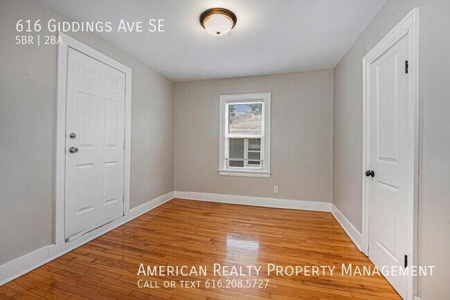 Building Photo - 616 Giddings Ave SE