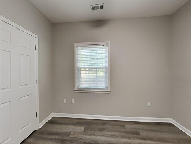 Building Photo - 255 Farrington Ave SE