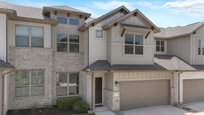 Building Photo - 2500 Forest Creek Dr