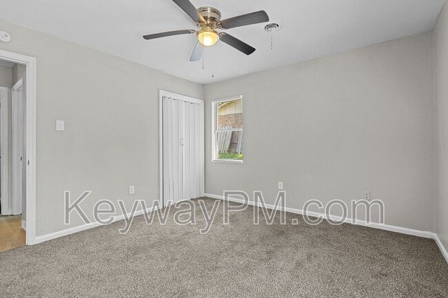 Building Photo - 3630 Columbine Dr