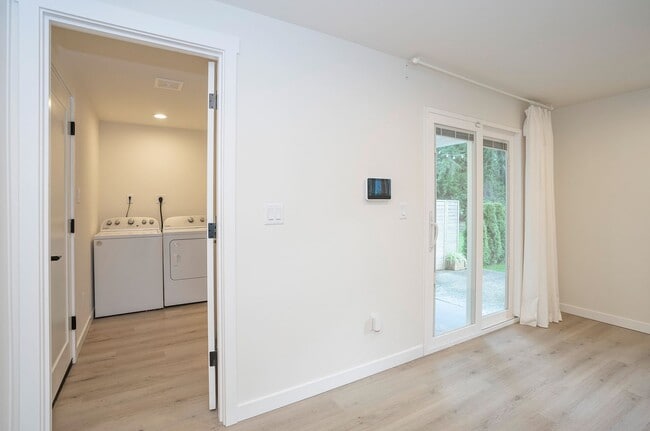 Building Photo - Updated Gig Harbor Duplex with Outdoor Space