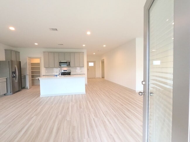 Building Photo - 1119 Hyde Lk Ln
