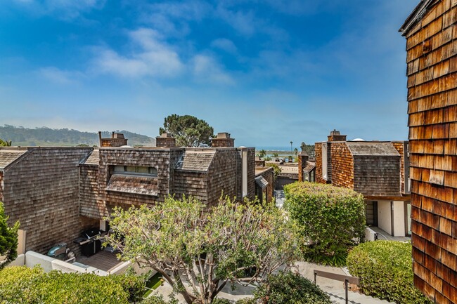 Building Photo - Del Mar Furnished Townhome with Ocean View...