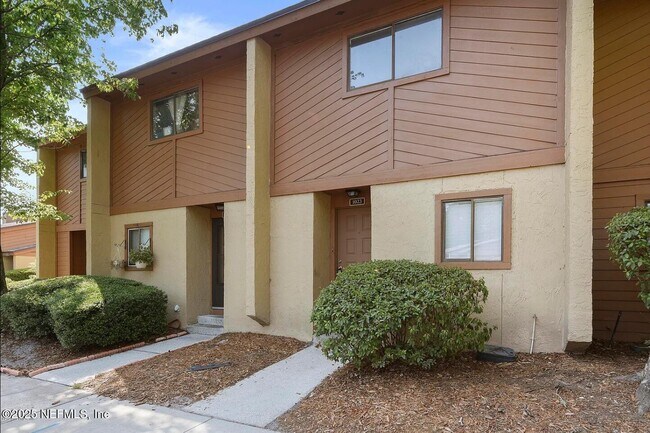 Primary Photo - 85 Debarry Ave