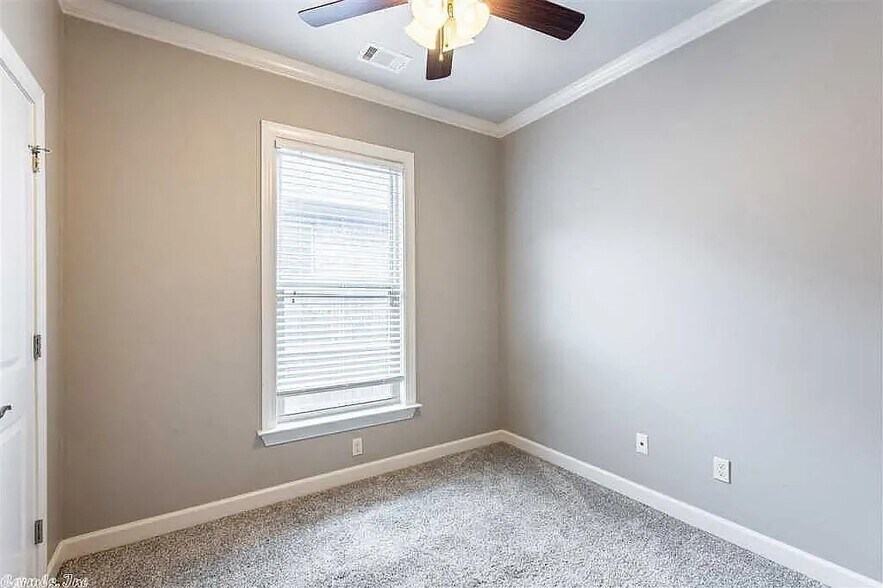 Building Photo - 9309 Meadow Gardens Cir