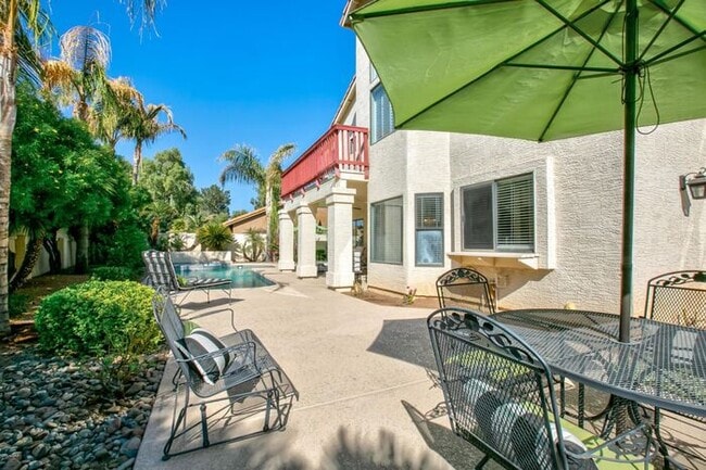Building Photo - 5 bed 3 bath, 3500 sft in Tempe with pool