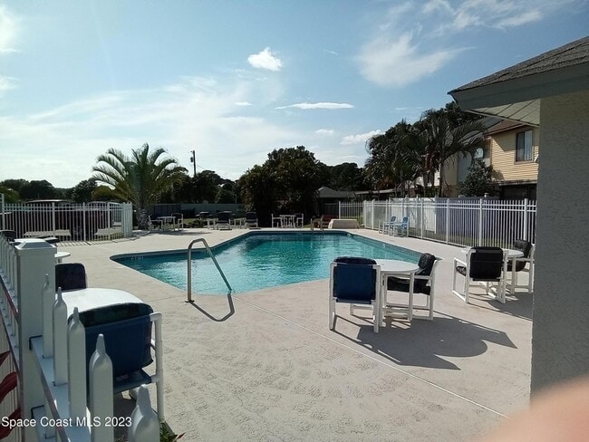 Building Photo - 310 Sherwood Pl