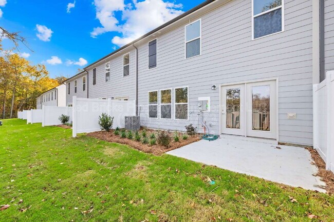 Building Photo - 17030 Patron Dr