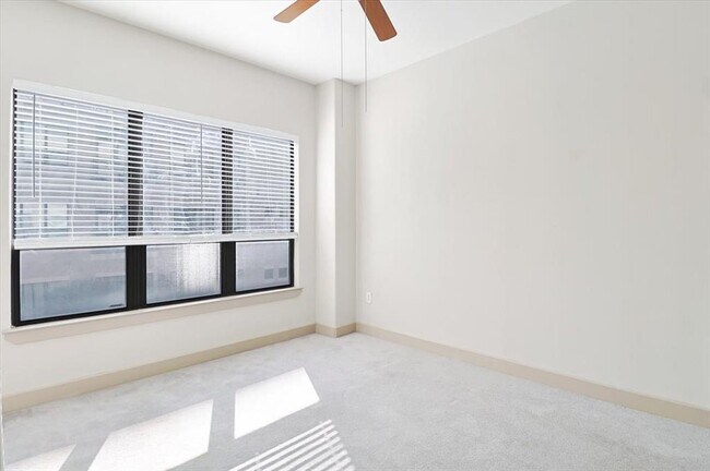 Building Photo - 1901 Post Oak Blvd