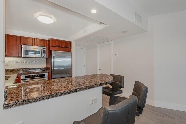 Building Photo - 2301 Collins Ave