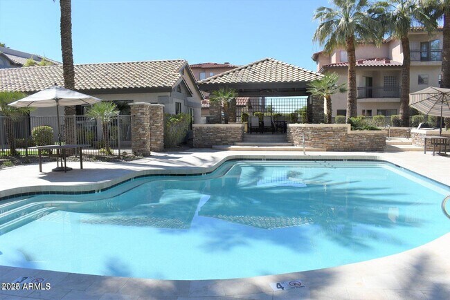 Building Photo - 2023 E Campbell Ave