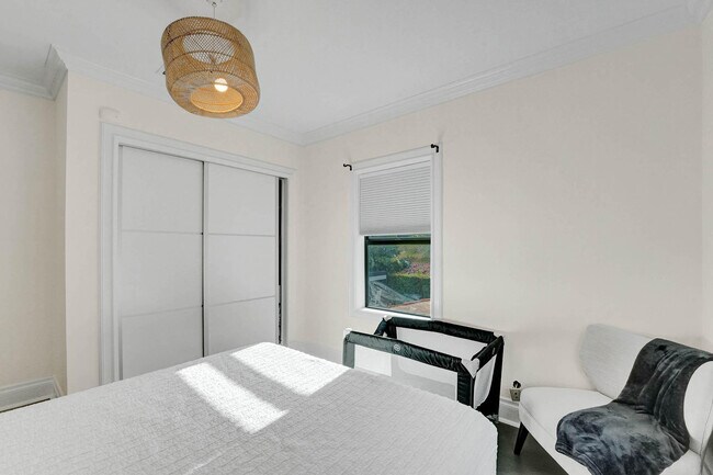 Building Photo - 614 Poinciana Dr