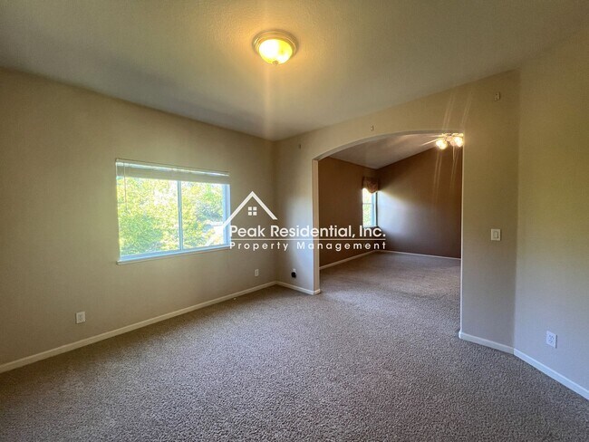 Building Photo - Spacious 4bd/3ba Folsom Home!