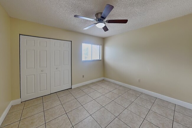Building Photo - 479 Prestwick Pl