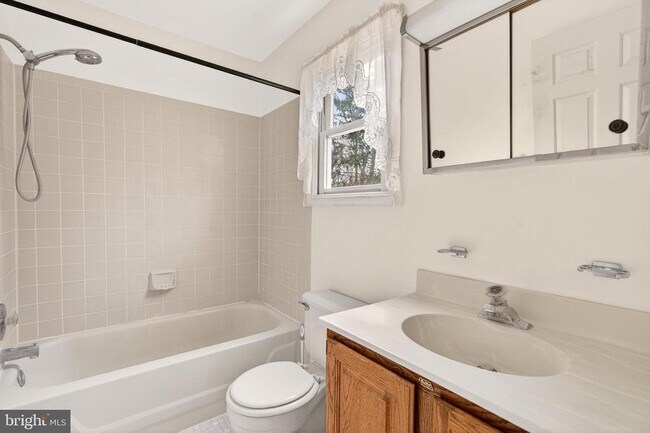 Building Photo - 20040 Bobwhite Ln