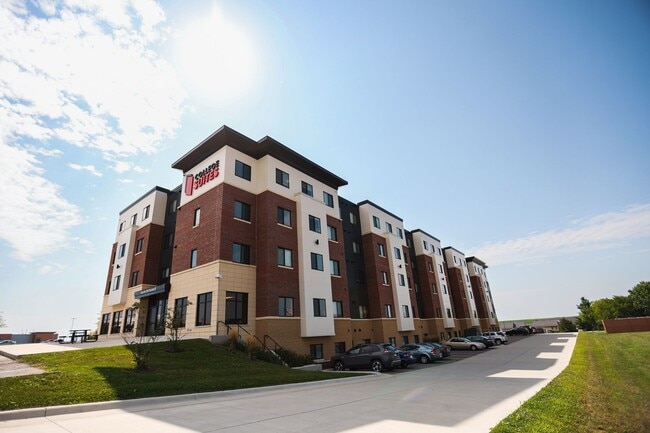 Building Photo - College Suites Peosta