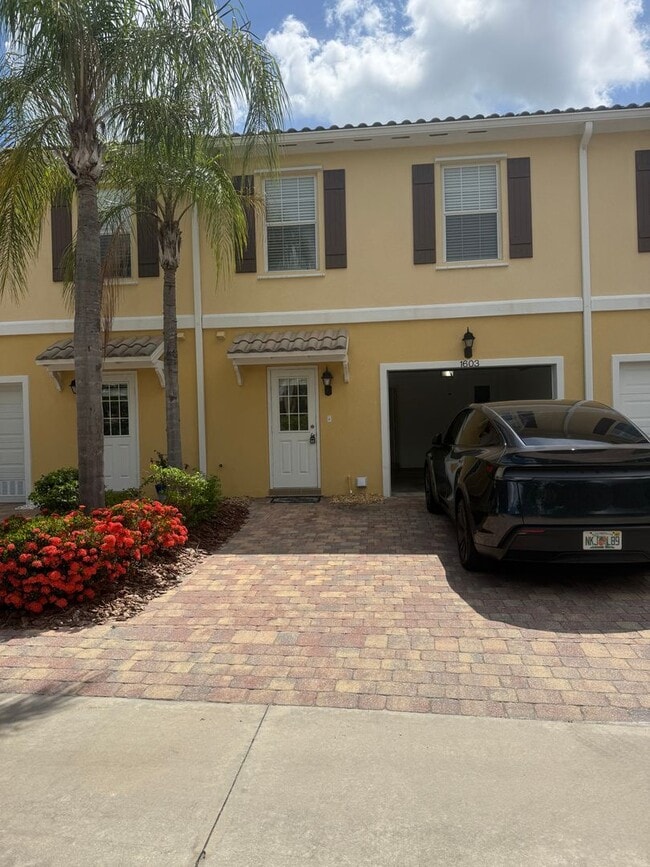 Building Photo - 1603 Napoli Dr W