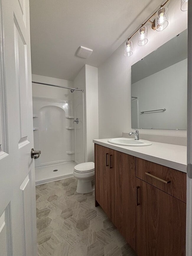 Building Photo - 3 Bed 3 Bath Townhome