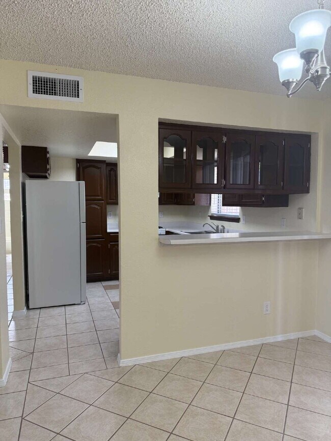 Building Photo - 12000 Ivory Gate Way