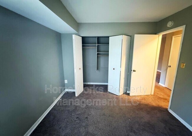 Building Photo - 9633 White Acre Rd