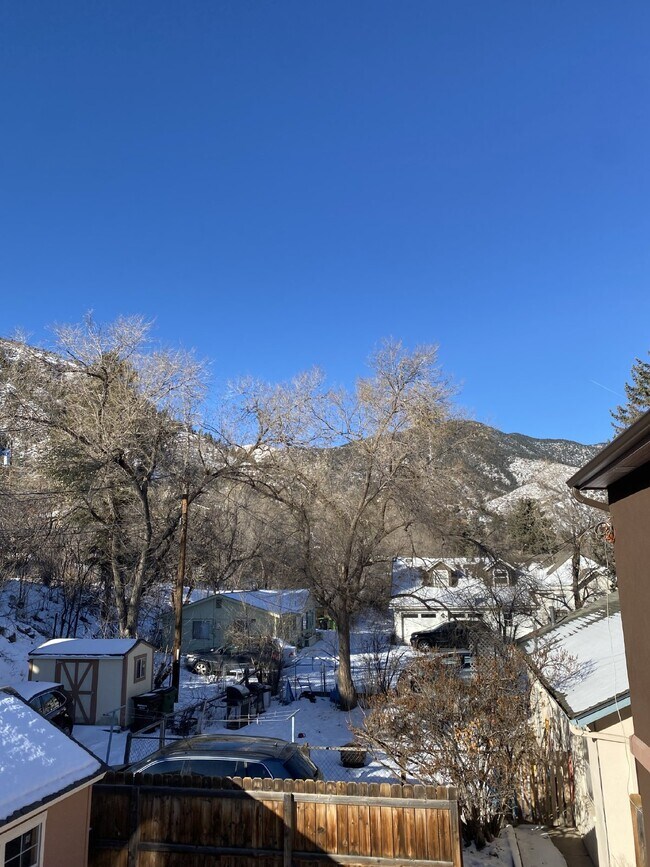 Building Photo - 2 Bedroom Duplex in Manitou - Prospect