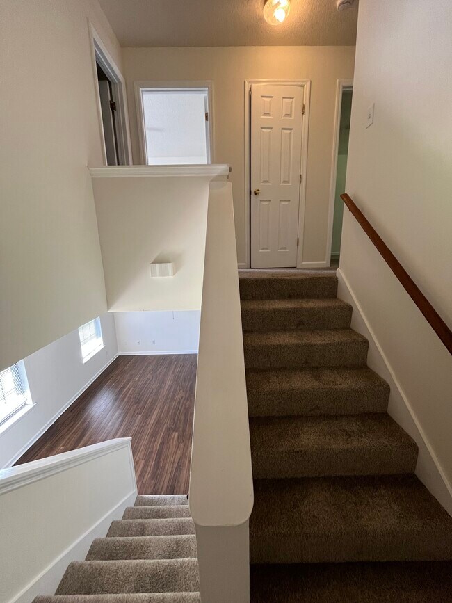 Building Photo - 1319 Stratton Place Dr