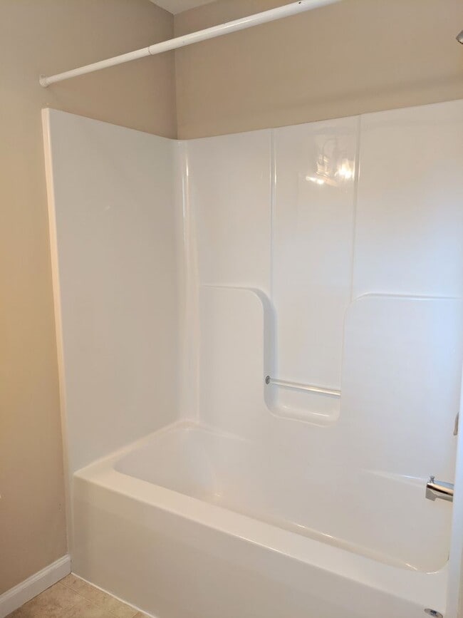 Building Photo - South Asheville Rental!