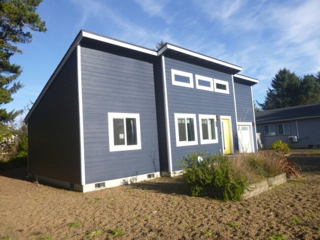 Building Photo - 2 bedroom close to the beach