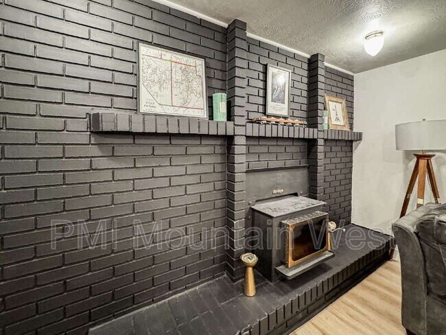 Building Photo - 714 W 850 S