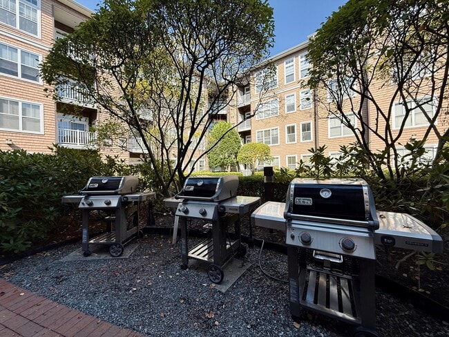 Building Photo - 850 E Main St