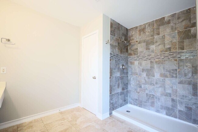 Building Photo - 9519 Braun Square