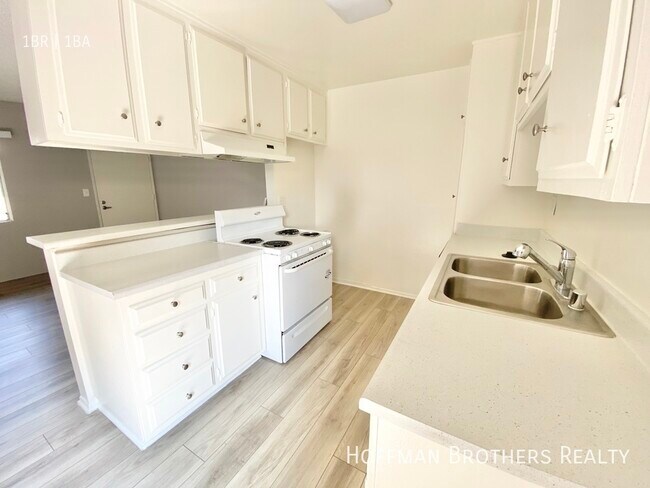 Building Photo - 3337 S Canfield Ave