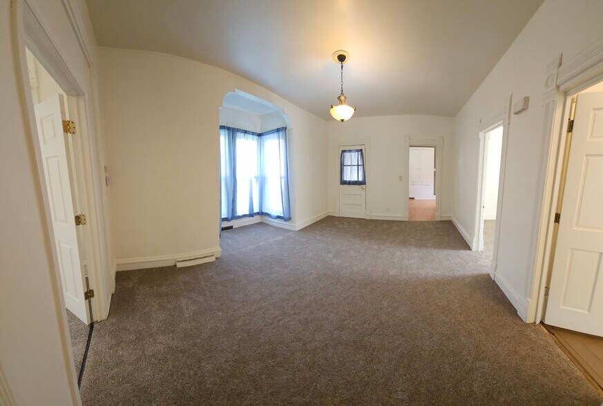 Living room - 915 W Highland St