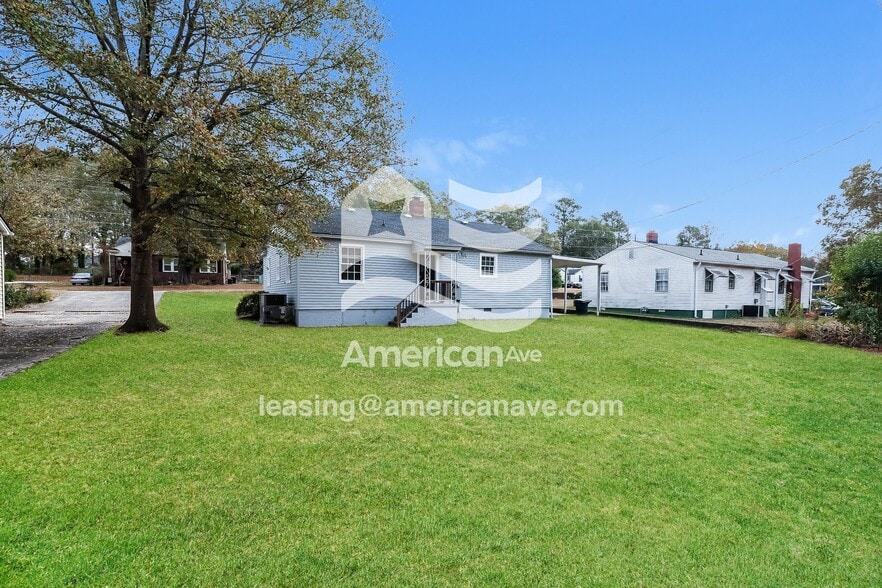 Building Photo - 2229 Ridgewood Ave