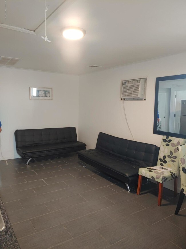 Building Photo - 24 Franklin Ave