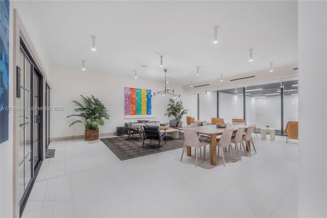 Building Photo - 225 N Miami Ave