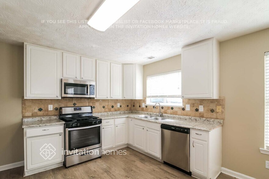 Building Photo - 1418 Fall River Dr