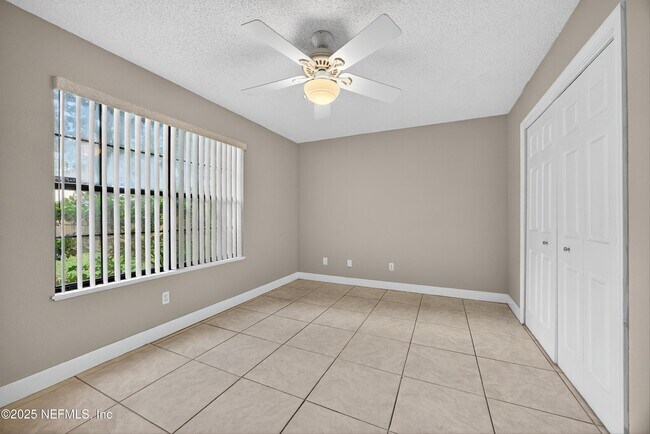 Building Photo - 3945 Oak St