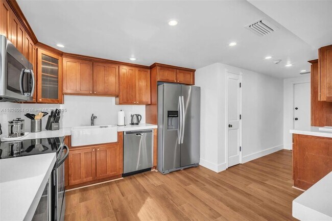 Building Photo - 611 Ocean Dr