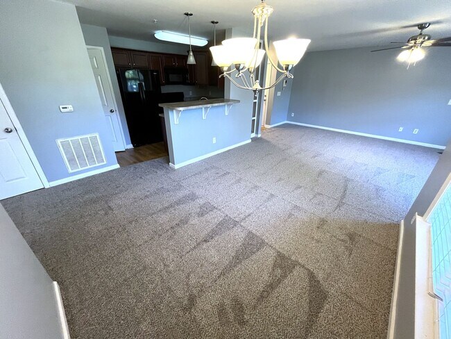 Building Photo - 4702 Pennoak Ln