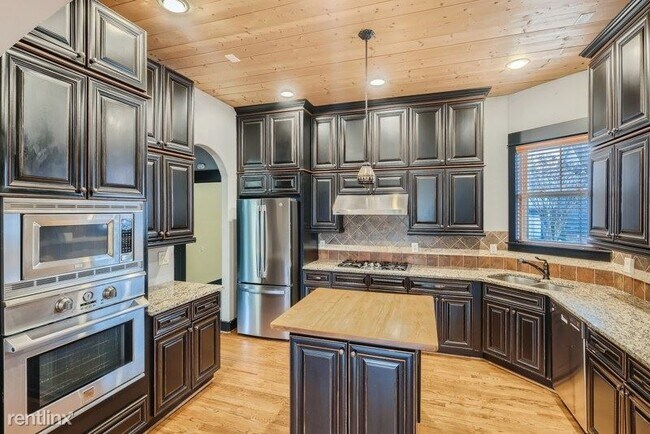 Building Photo - 4 br, 3.5 bath House - 2814 Prado Lane